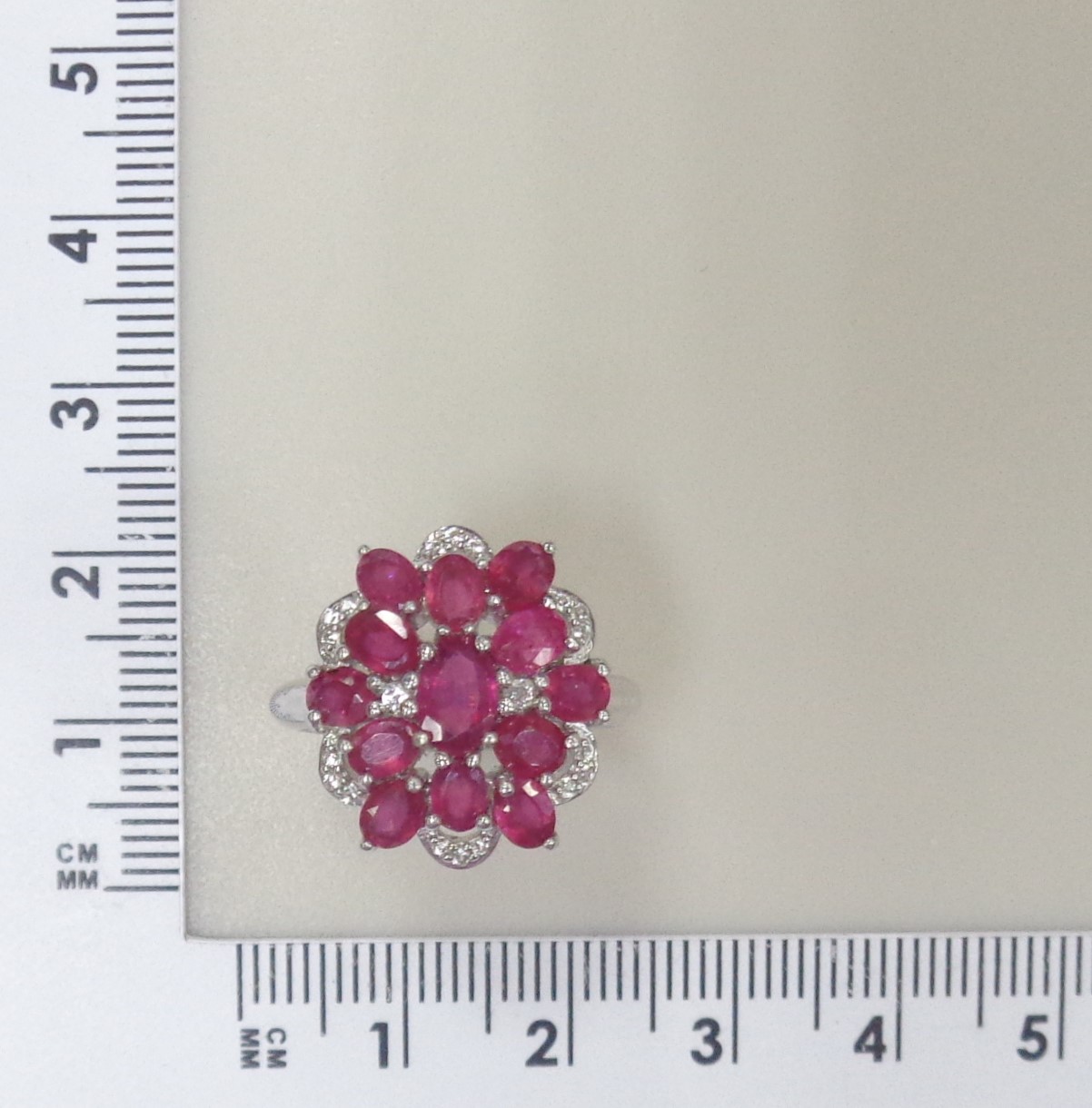 Серебряное кольцо с рубинами